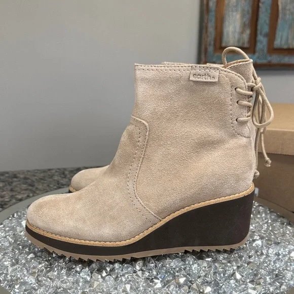 Earth Suede Wedge Bootie in Light Taupe NEW 6 - Picture 9 of 15